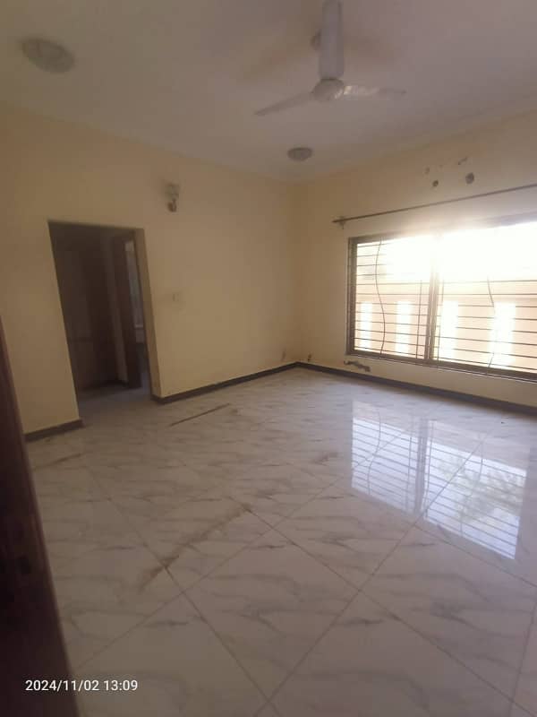 Brand New Condition 12 Marla Double Unit House With Gas Available For Rent 4