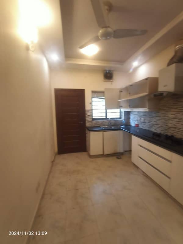 Brand New Condition 12 Marla Double Unit House With Gas Available For Rent 5