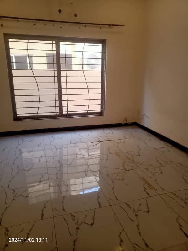 Brand New Condition 12 Marla Double Unit House With Gas Available For Rent 6