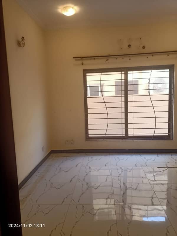 Brand New Condition 12 Marla Double Unit House With Gas Available For Rent 10