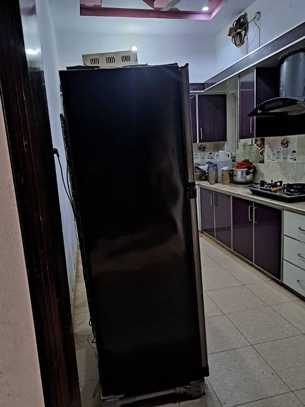 Orient Medium Size Fridge – Grey & Black, Excellent Condition 3