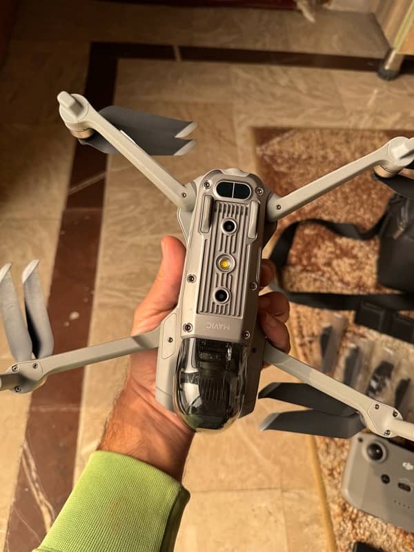 Dji Mavic air 2 fly more mint condition 4