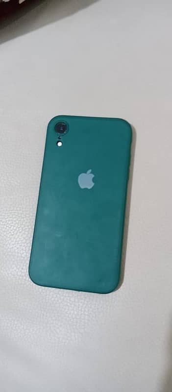 iPhone XR 128GB with original charger 2