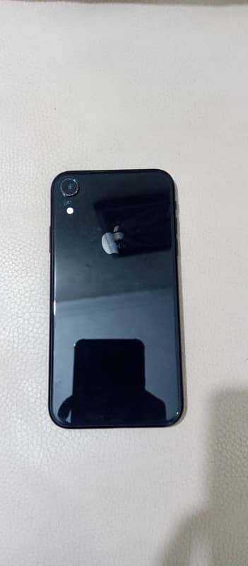 iPhone XR 128GB with original charger 3