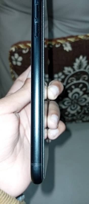 iPhone XR 128GB with original charger 5