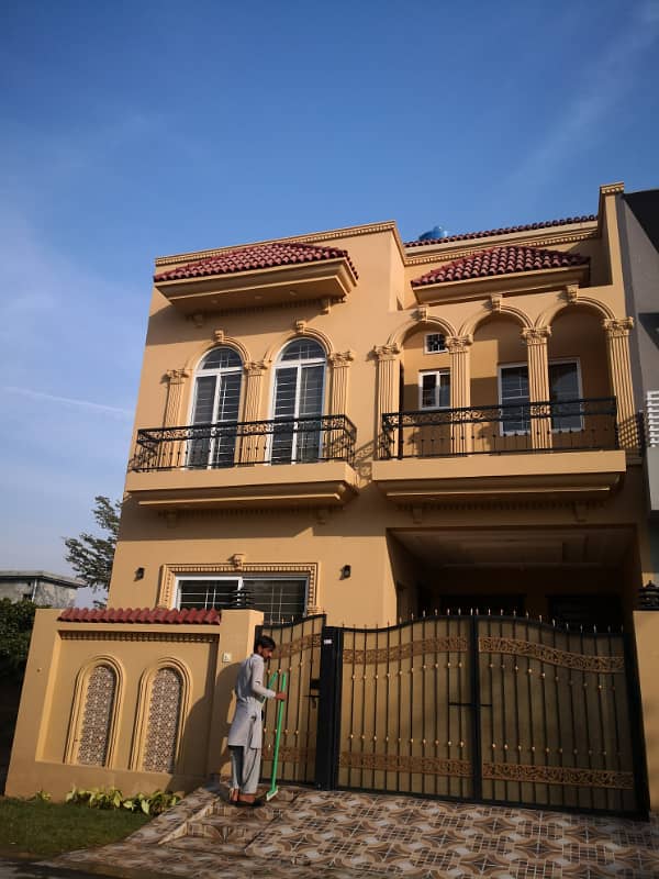 5 MARLA BRAND NEW HOUSE IS AVAILABLE FOR SALE IN VALENCIA HOUSING SOCIETY 0