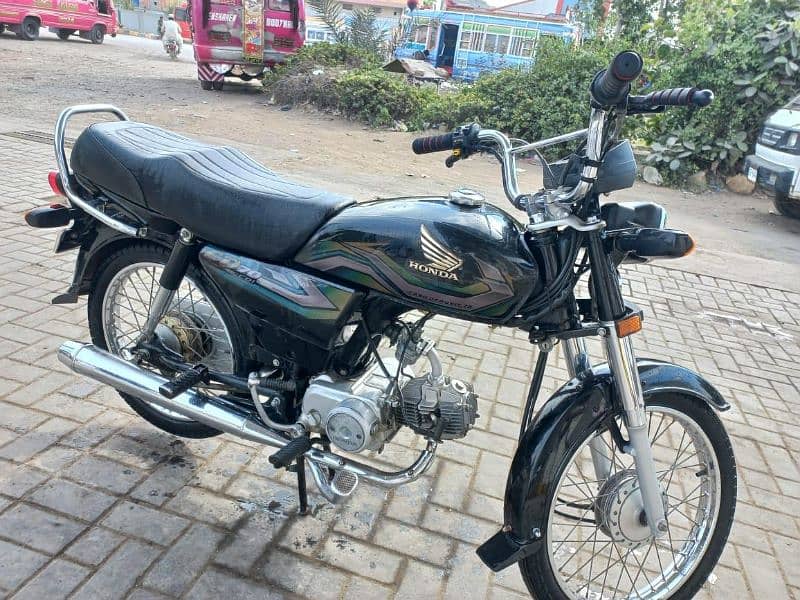 Honda CD70 4