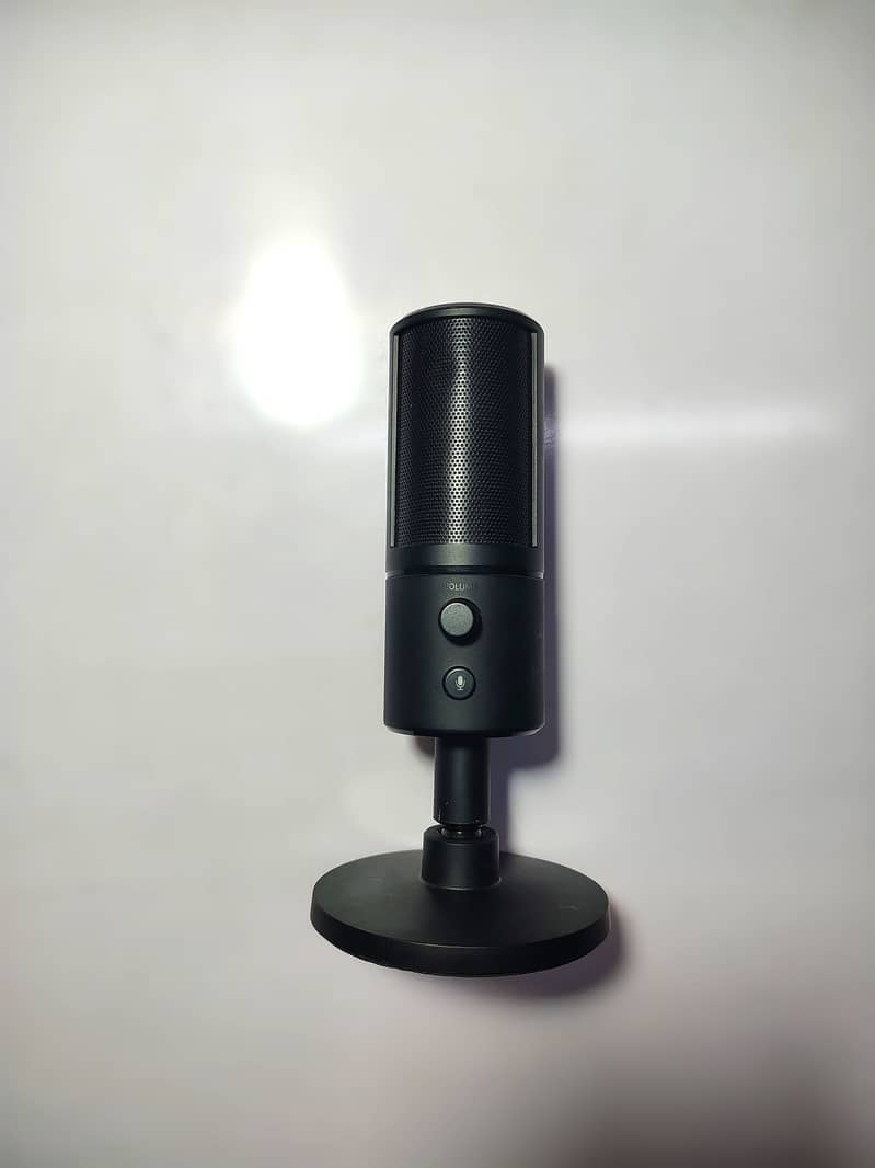 Razer Seiren Series Microphones Available 4