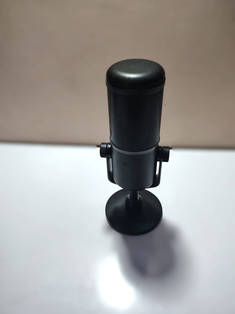 Razer Seiren Series Microphones Available 8