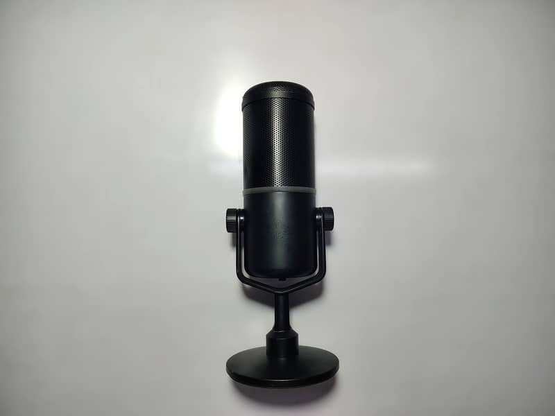 Razer Seiren Series Microphones Available 9