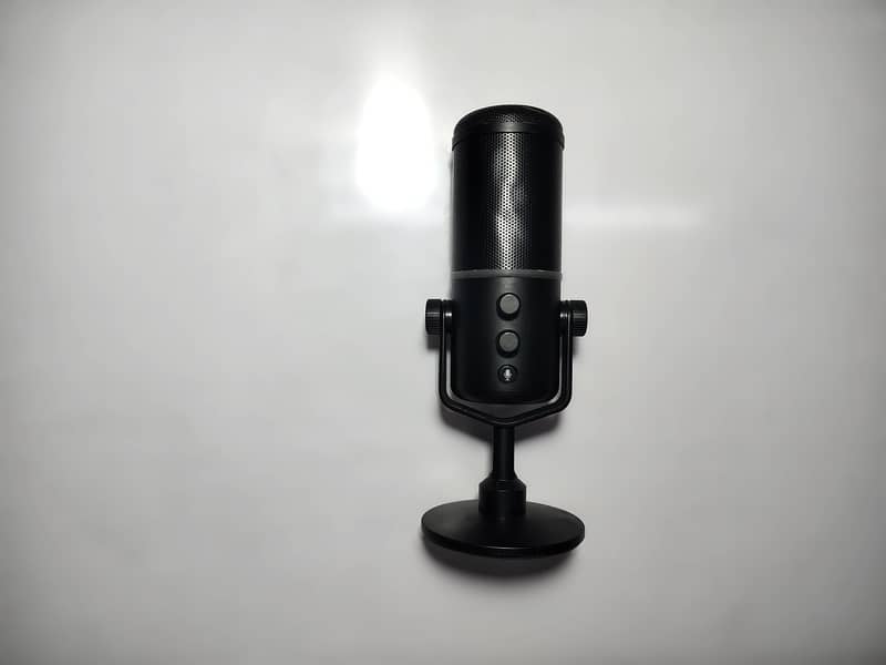 Razer Seiren Series Microphones Available 10