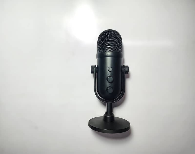 Razer Seiren Series Microphones Available 11