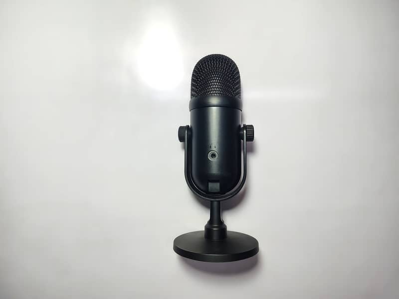 Razer Seiren Series Microphones Available 12