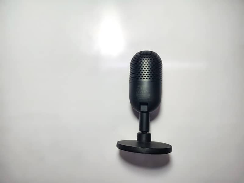 Razer Seiren Series Microphones Available 14