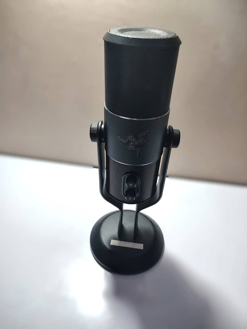 Razer Seiren Series Microphones Available 16