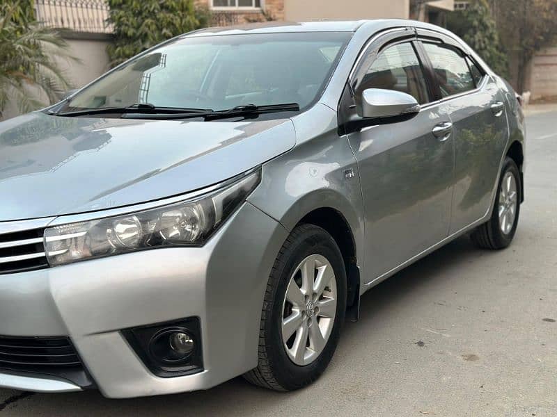 Toyota Corolla Altis 2015 1