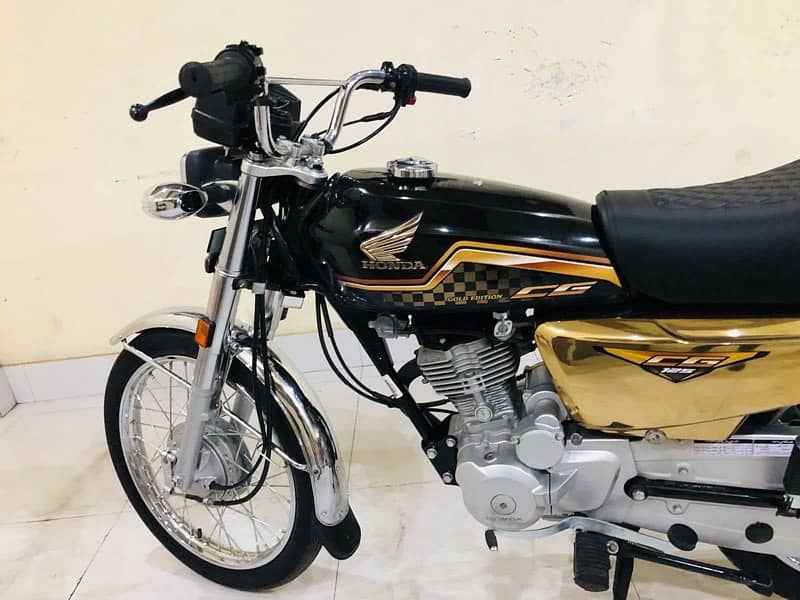 HONDA CG125 2024 GOLD EDITION. 2