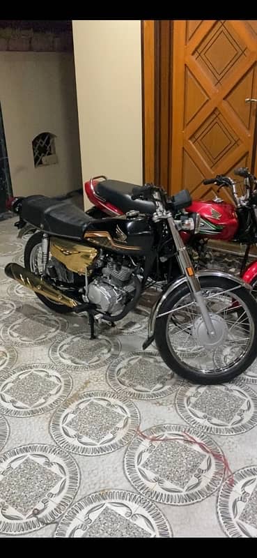 HONDA CG125 2024 GOLD EDITION. 4