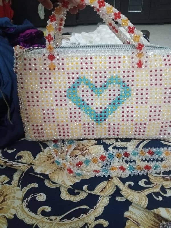 bag bhot khubsurat ha or cristal bag h Turkish bag ha ya hand made ha 7