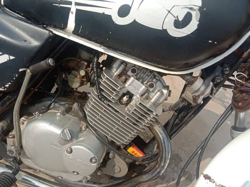 Suzuki GS 150 2