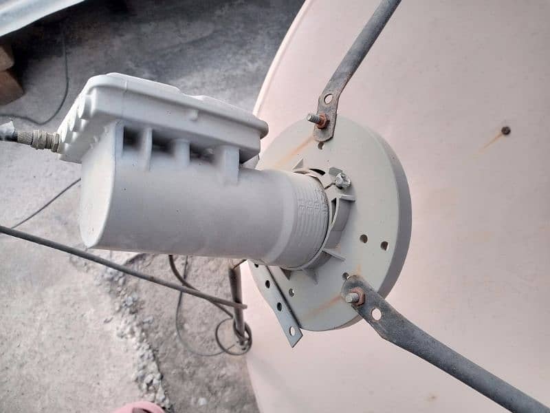 4ft antenna Dish with its Receiver and stand 4