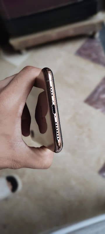 iPhone XS Max 11