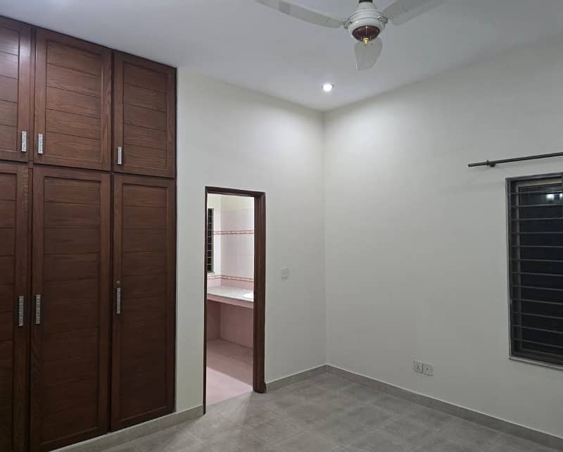 One Kanal 3 Bed New Design Luxury Beautiful Upper Portion Available For Rent In DHA Phase 3 DHA Lahore Cantt 4