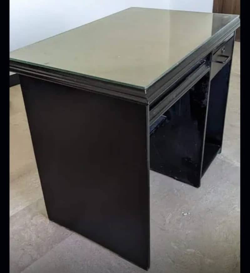 Computer table 0