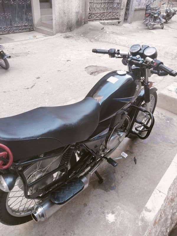 selling my Suzuki GS 150 in mint condition 4