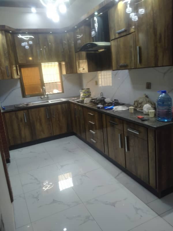 Brand new portion 3 bed dd 2 cnd floor available in gulshan-e-iqbal block 2 5