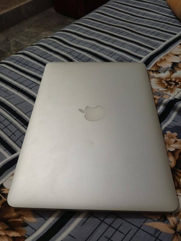 Macbook Pro Retina Display 2015 core i5 4