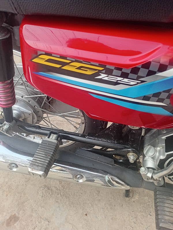 Honda 125 new condition neat and clean bike urgent for 1