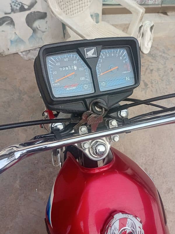 Honda 125 new condition neat and clean bike urgent for 3