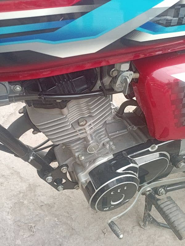 Honda 125 new condition neat and clean bike urgent for 5