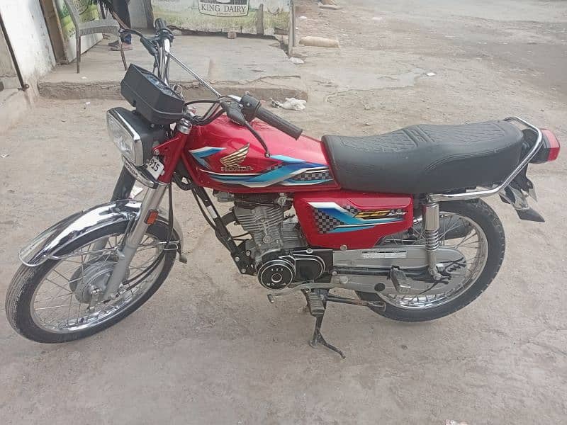 Honda 125 new condition neat and clean bike urgent for 9