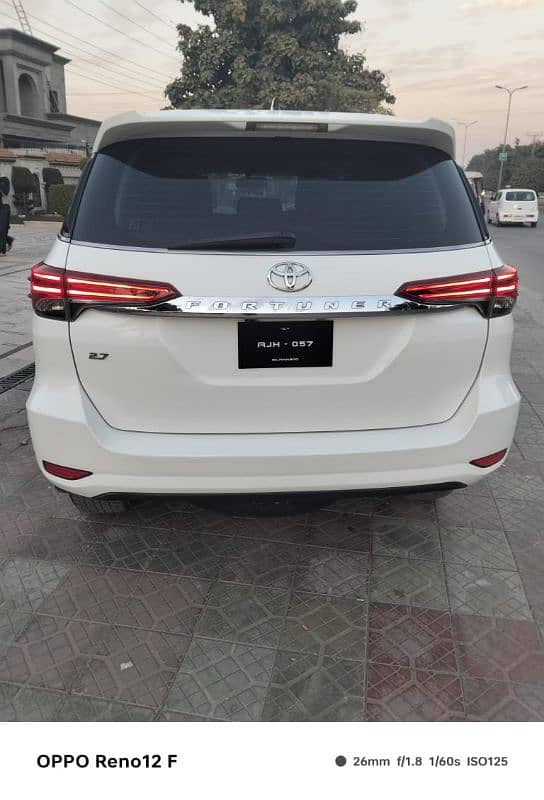 Toyota Fortuner V 2018 5