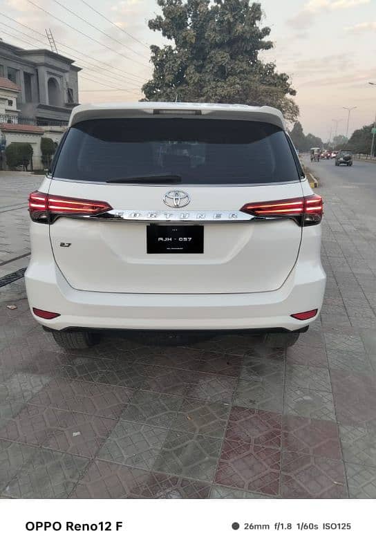 Toyota Fortuner V 2018 9