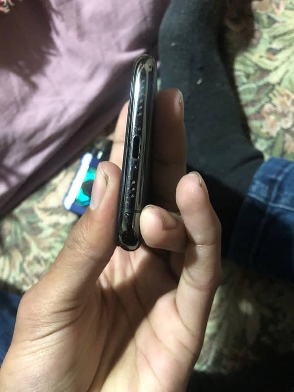 iphone 11 pro minor back crack non pta 2