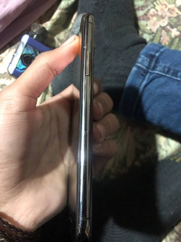 iphone 11 pro minor back crack non pta 3