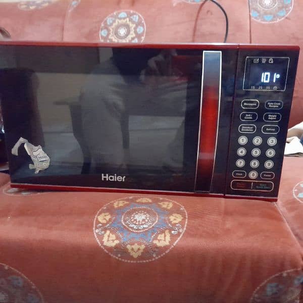 HAIRE MICROWAVE ONLY SLIGHTLY USED WITH BAKING AND GRILL FUNCTION 3