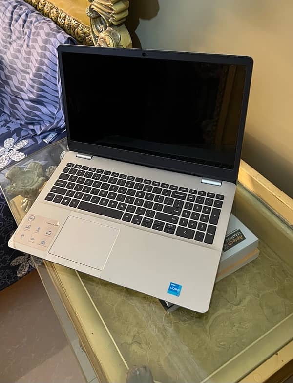 Dell Inspiron 15 3000 0