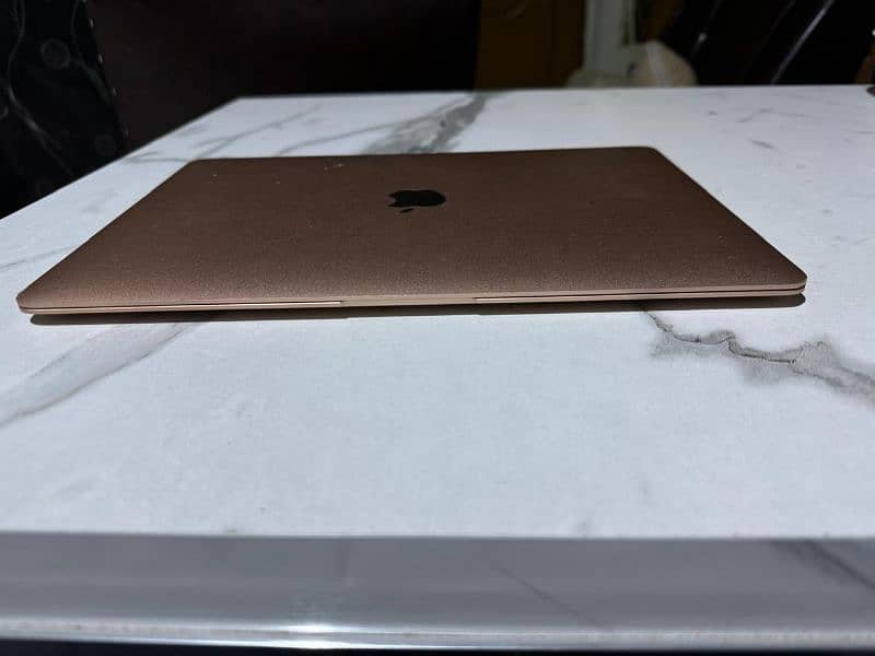 Macbook Air 2020 Gold 13inches 4