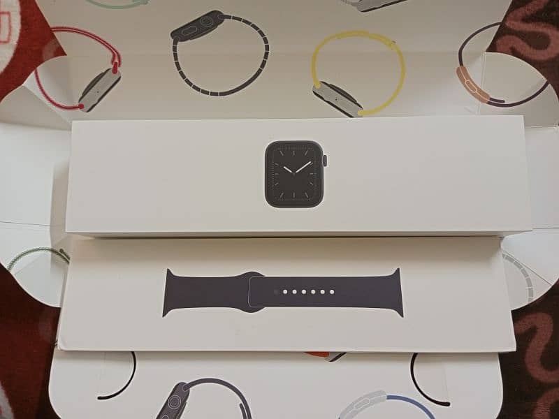 Apple Watch series 5 44mm 4