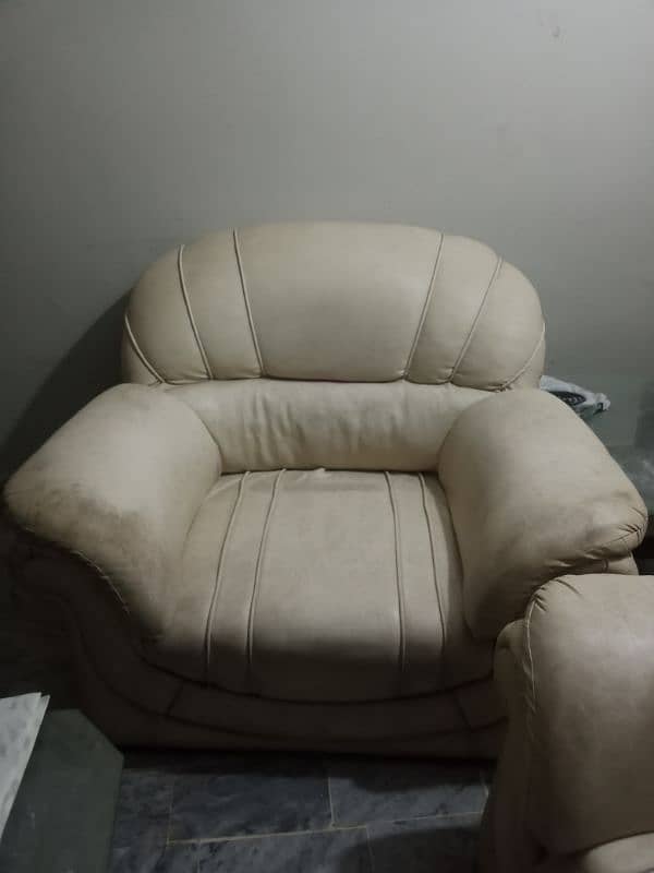 aoa I'm selling  7 seater sofa set 1