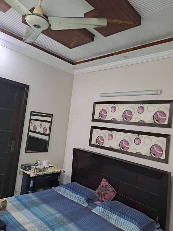 5 marla house for sale in johar Town block F 2 year used (investor rate) 5 bed  double kitchen  tile flooring  main apporced  hot location 3