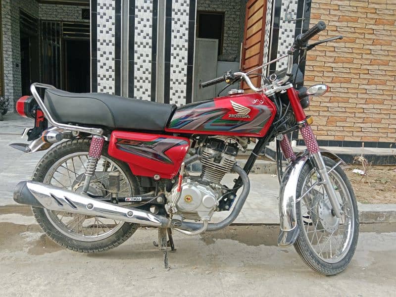 Excellent Condition CG125 2023 Model in Red Color 0