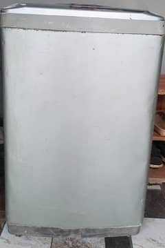 LG AUTOMATIC WASHING MACHINE