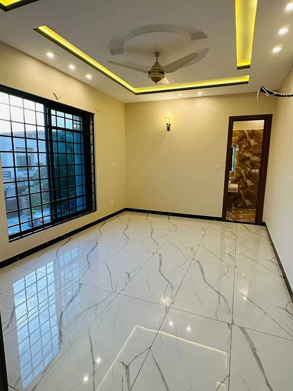 7 Marla Spacious House Available In Bahria Town Phase 8 For Rent 5