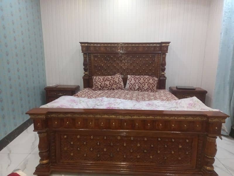 lakri ka bed hy chipboard ka nhi 0