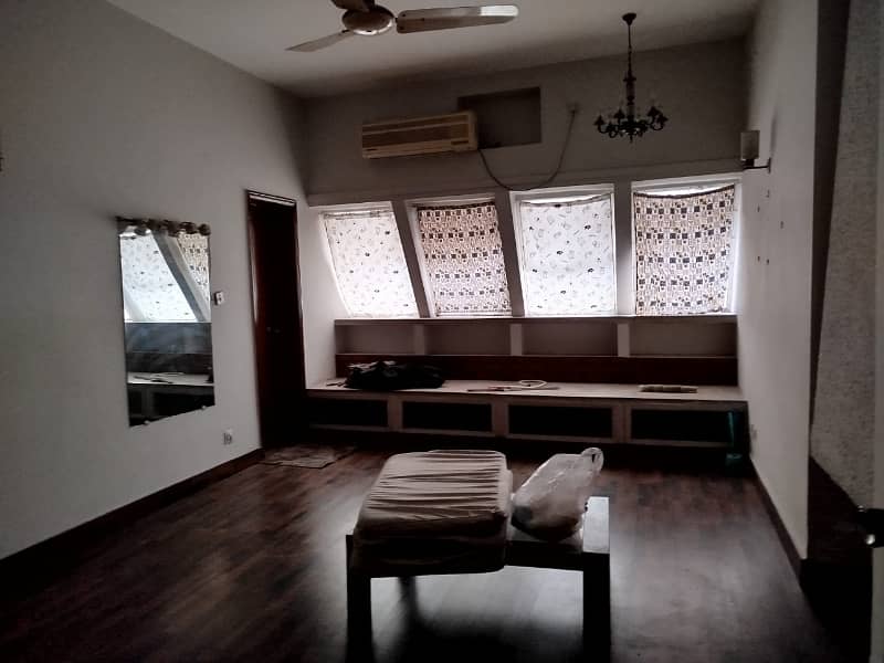 1 Kanal Full House Available For Rent In Main Cantt. 7